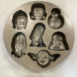 Williams Sonoma Star Wars Character Cakelet Pan - Silver